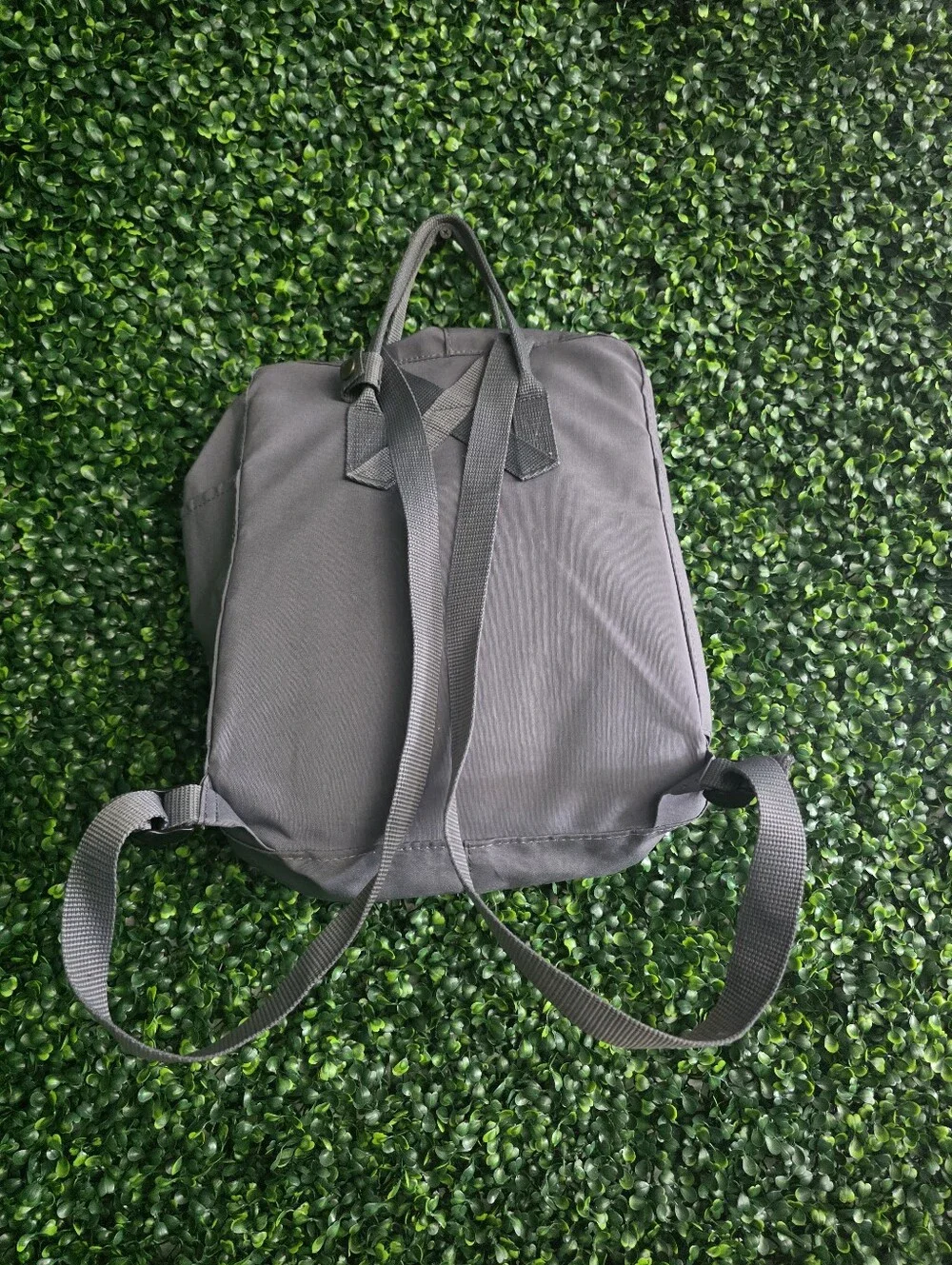 Fjallraven Kånken Backpack in Charcoal with Red Logo